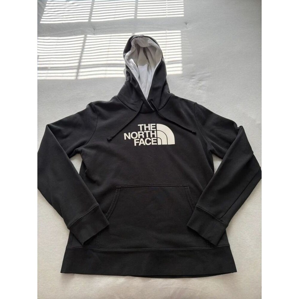 Women’s North Face hoodie